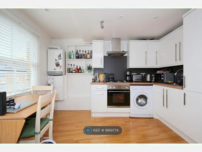 2 Bedroom Flat To Rent In Woodstock Road, London, N4