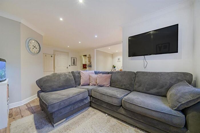 2 Bedroom Apartment For Sale In Stagshaw Close, Maidstone, ME15