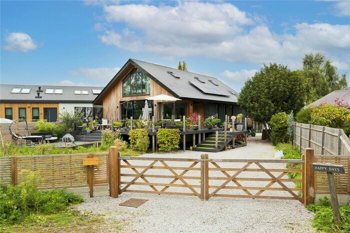 3 Bedroom Detached House To Rent In Towpath, Shepperton, Middlesex, TW17