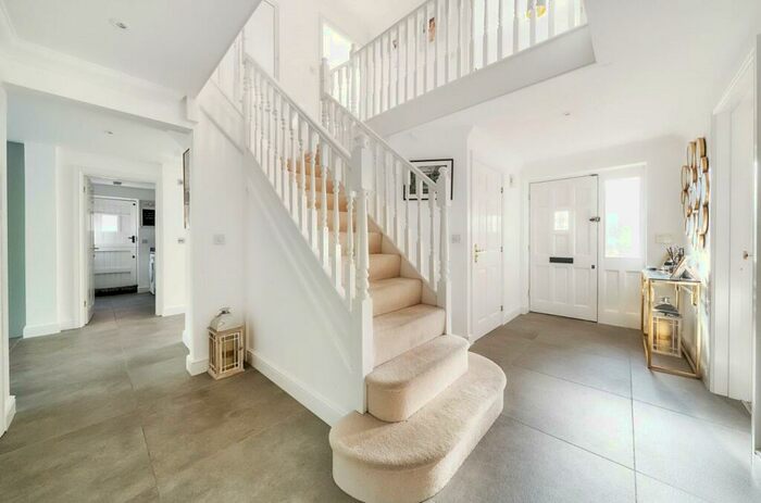 5 Bedroom Detached House For Sale In Harpswood Close, Coulsdon, CR5