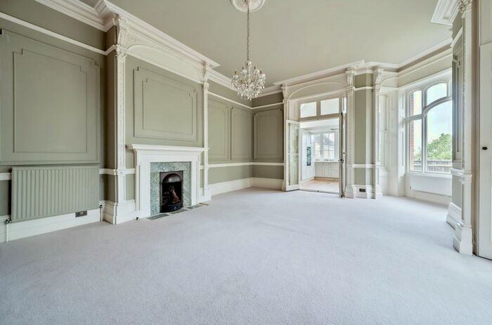 2 Bedroom Flat For Sale In Broadwater Down, Tunbridge Wells, TN2