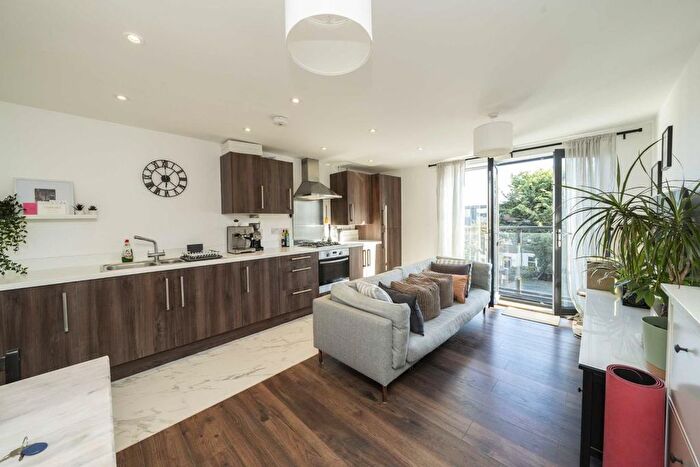 1 Bedroom Flat To Rent In Broadwater Road, London, SW17