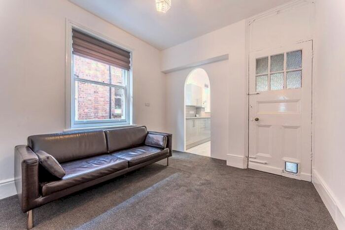 3 Bedroom Flat To Rent In Crownstone Road, Brixton, London, SW2