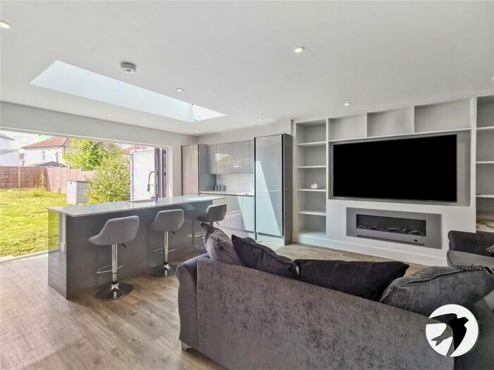 4 Bedroom Semi-Detached House To Rent In Bedonwell Road, Bexleyheath, DA7