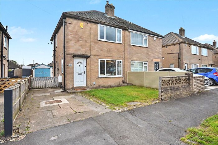 2 Bedroom Semi Detached House For Sale In Lulworth Drive, Austhorpe, Leeds, LS15