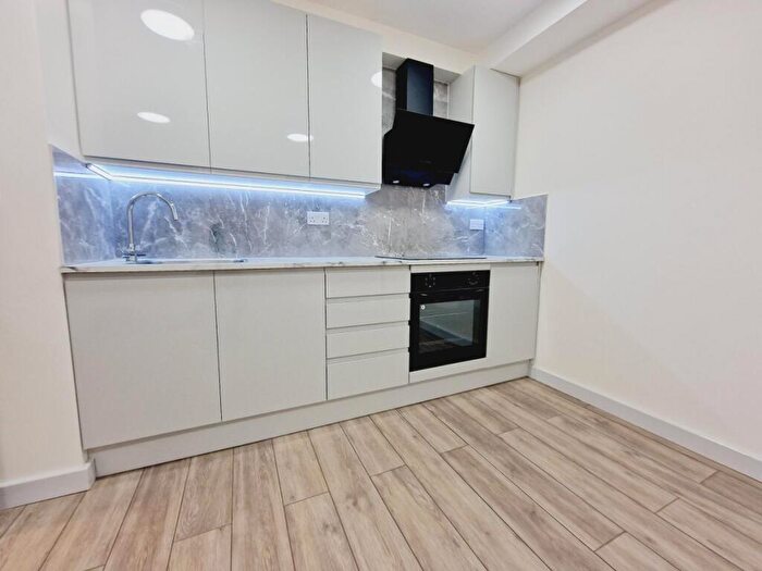 2 Bedroom Flat To Rent In Chatsworth Road, Clapton, E5