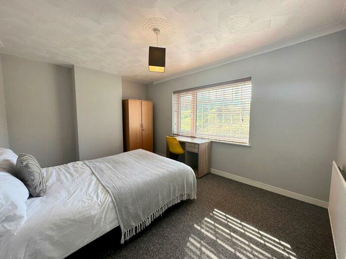 5 Bedroom Semi-Detached House To Rent In Roundway, Brighton, BN1