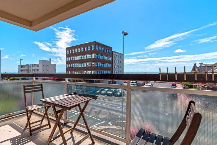 3 Bedroom Flat To Rent In Brighton Road, Worthing, BN11