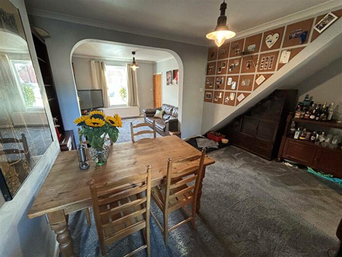 3 Bedroom Terraced House For Sale In Parliament Street, Chippenham, SN14