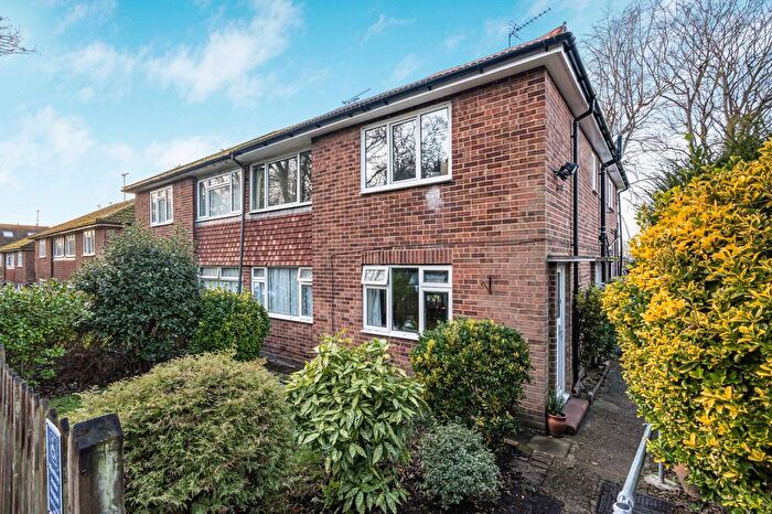 2 Bedroom Maisonette For Sale In Guildford Road, Great Bookham, Bookham, Leatherhead, KT23