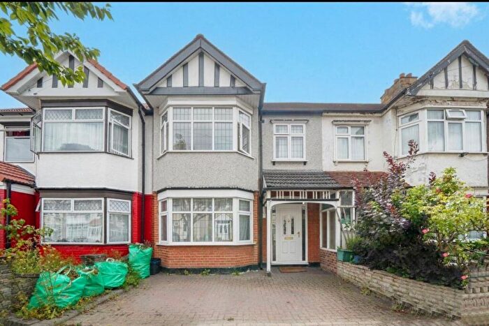 3 Bedroom Terraced House To Rent In Brockham Drive, Ilford, IG2