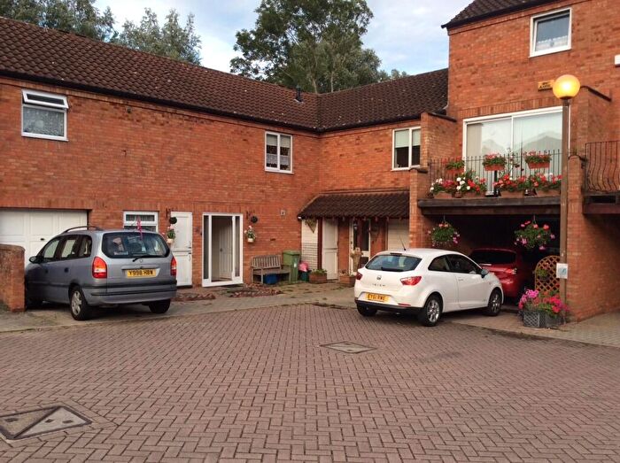 4 Bedroom End Of Terrace House For Sale In Ironmonger Court, Milton Keynes, MK14