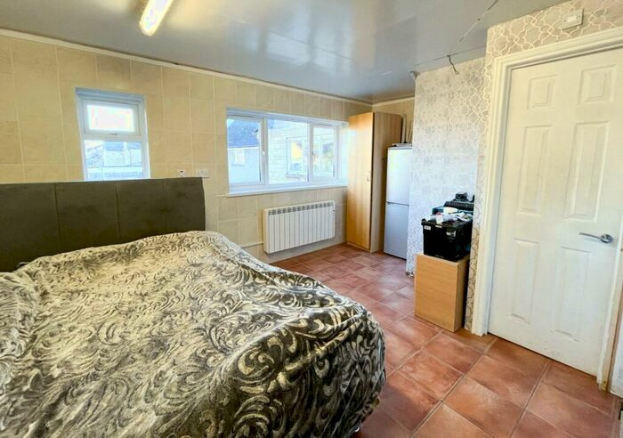 1 Bedroom Apartment To Rent In Hailey Road, Witney, Oxfordshire, OX28