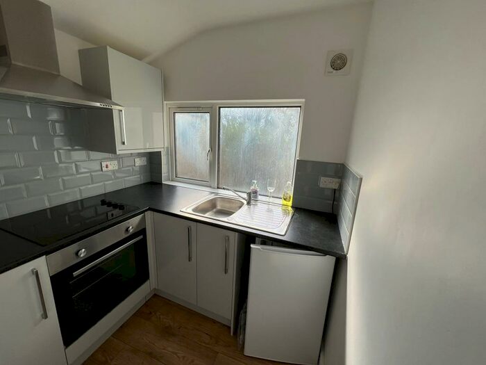1 Bedroom Apartment To Rent In Cathedral Road, Cardiff, CF11