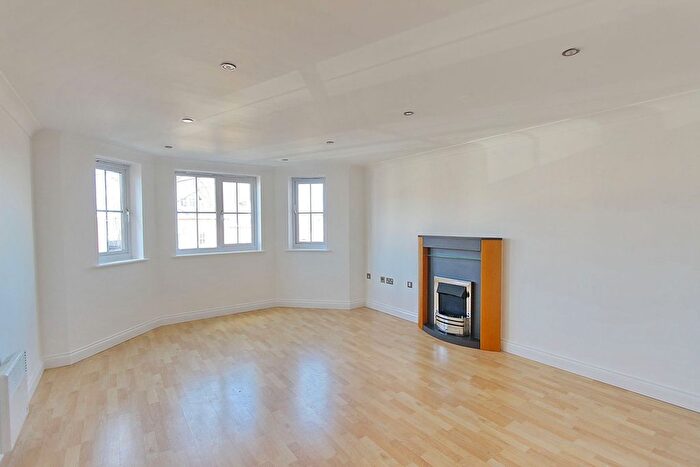 2 Bedroom Flat For Sale In Dingle Close, Radcliffe, M26