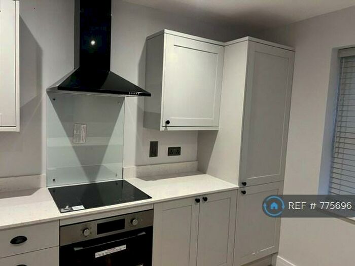 Studio To Rent In Town Street, Horsforth, LS15