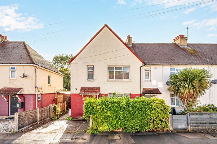 3 Bedroom End Of Terrace House For Sale In Cedar Grove, London, W5