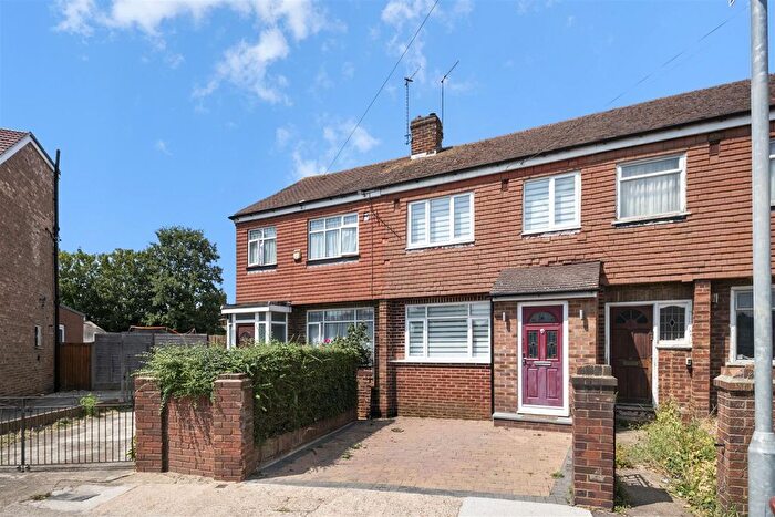 3 Bedroom Terraced House For Sale In Cranford Drive, Hayes, UB3