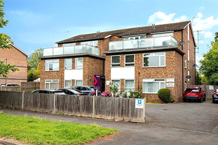 1 Bedroom Apartment For Sale In The Avenue, Worcester Park, Surrey, KT4