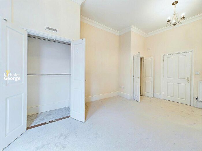 2 Bedroom Flat To Rent In Manor House, Wake Green Rd, Moseley, B13