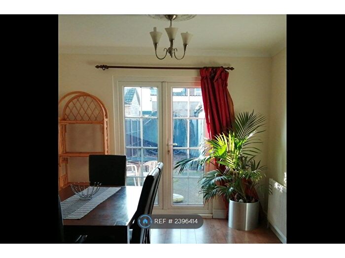 3 Bedroom Semi-Detached House To Rent In Cedars Road, Maidenhead, SL6