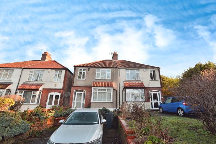 4 Bedroom Property To Rent In Kingston Lane, Uxbridge, UB8