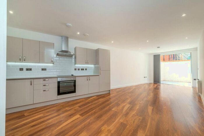 1 Bedroom Flat To Rent In Southampton Way, Camberwell, SE5