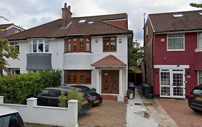 6 Bedroom Flat To Rent In St. Dunstans Avenue, London, W3