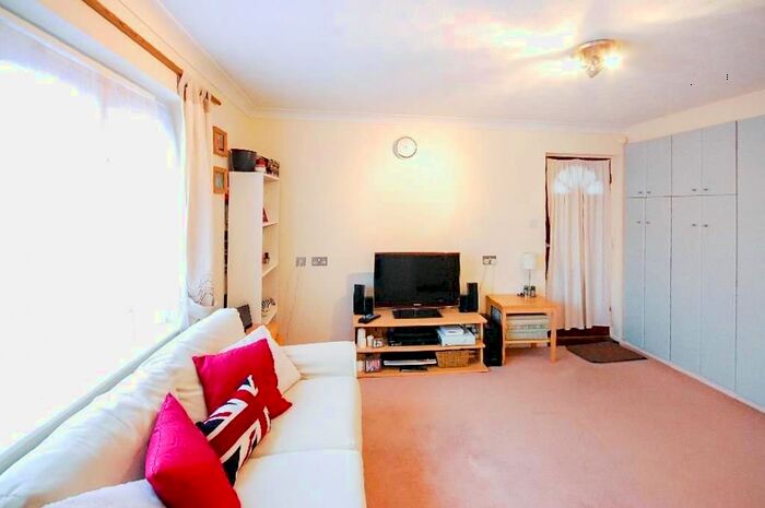 Studio To Rent In Burns Close, Colliers Wood, London, SW19