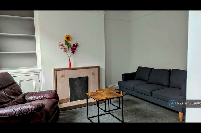 2 Bedroom Terraced House To Rent In Pennington Grove, Leeds, LS6