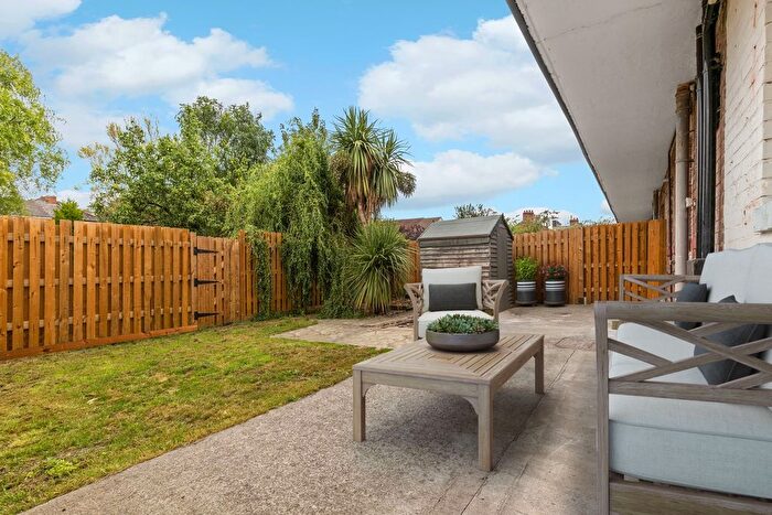 3 Bedroom Flat For Sale In Beech Avenue, York, North Yorkshire, YO24