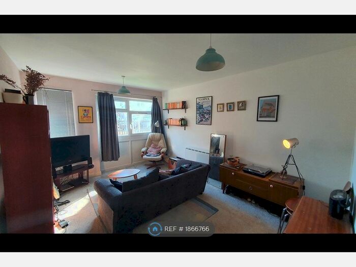 2 Bedroom Maisonette To Rent In Andrew Court, London, SE23