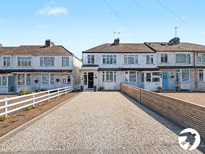 3 Bedroom Semi Detached House For Sale In Princes Avenue, Walderslade, Kent, ME5
