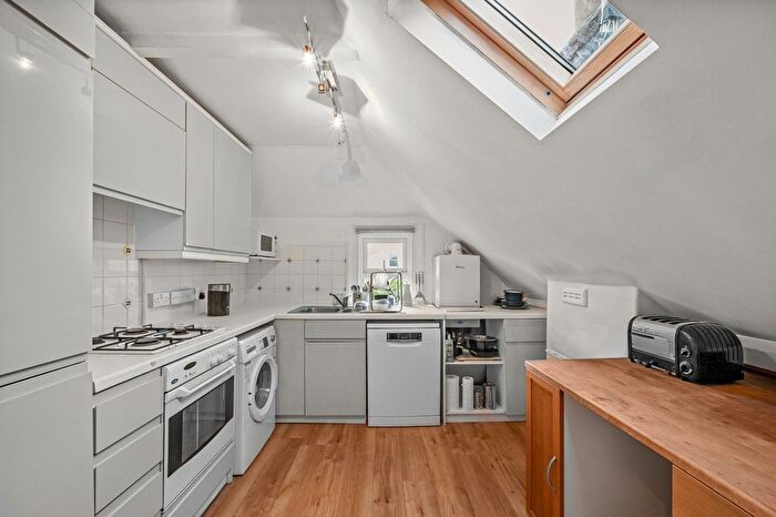 1 Bedroom Flat To Rent In Cromford Road, East Putney, SW18