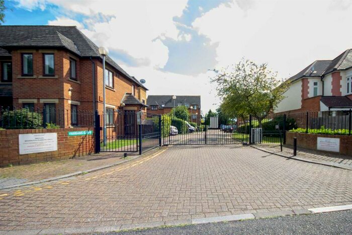 2 Bedroom Block Of Apartments To Rent In Northwick Avenue, Harrow, HA3