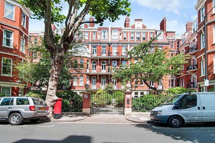 3 Bedroom Flat For Sale In Fitzgeorge Avenue, London, W14