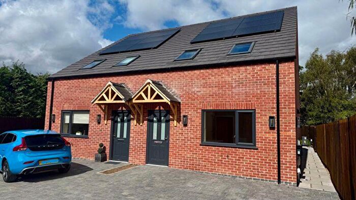 Semi-Detached Bungalow To Rent In Newark Road, Lincoln, LN6