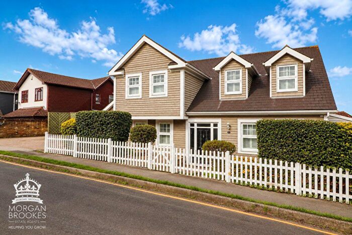 4 Bedroom Detached House For Sale In Crescent Road, South Benfleet, SS7