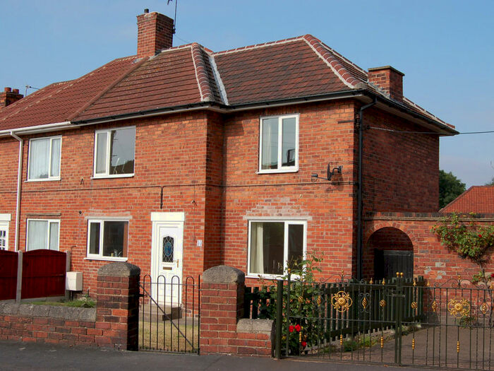 3 Bedroom Semi-Detached House To Rent In Holmes Carr Crescent, Rossington, DN11