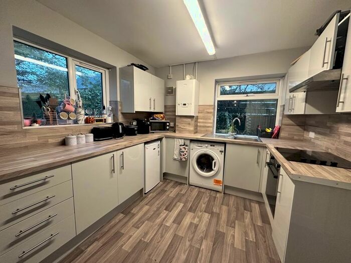 4 Bedroom Semi-Detached House To Rent In Newick Road, Brighton, BN1