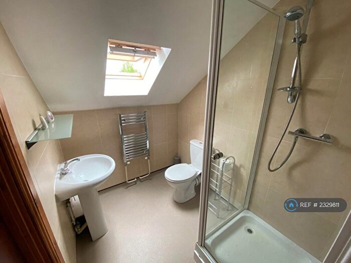 2 Bedroom Flat To Rent In Pantygwydr Road, Uplands, Swansea, SA2