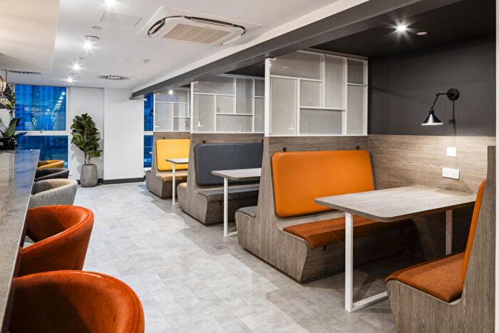 3 Bedroom Flat To Rent In Fizzy Ea B - Silvertown Way London, E16