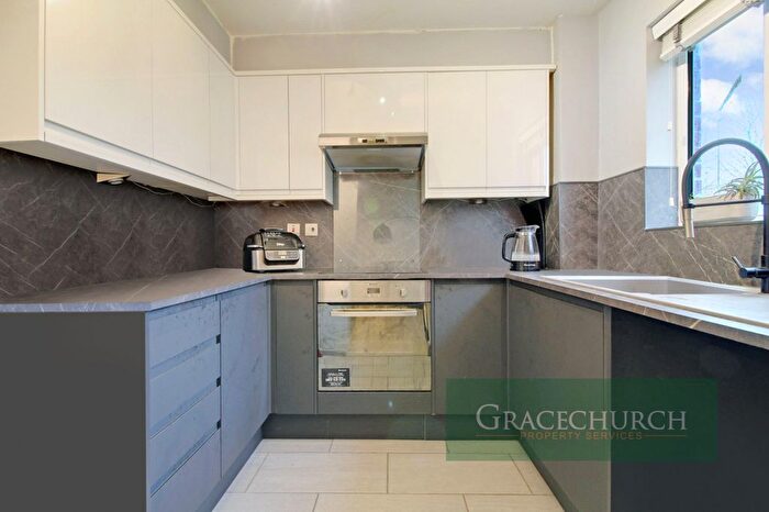 1 Bedroom Flat For Sale In Pentland Close, London, N9