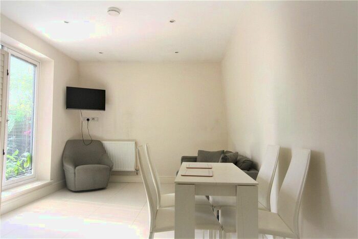 1 Bedroom Flat To Rent In Kings Place, London, W4