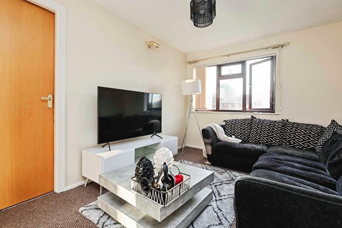 1 Bedroom Flat For Sale In Garratt Close, Oldbury, B68