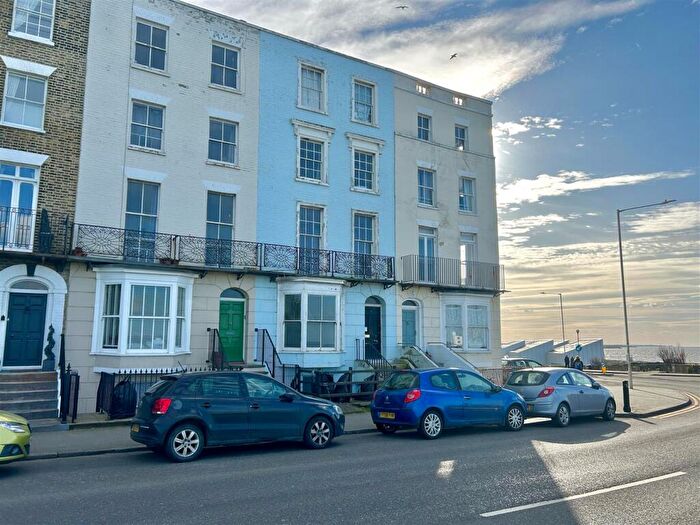 2 Bedroom Apartment For Sale In Fort Crescent, Margate, CT9