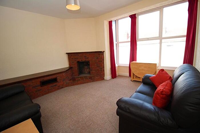 2 Bedroom Flat To Rent In Bed Student Flat / Moor Street, Lincoln, Lincolnshire, LN1