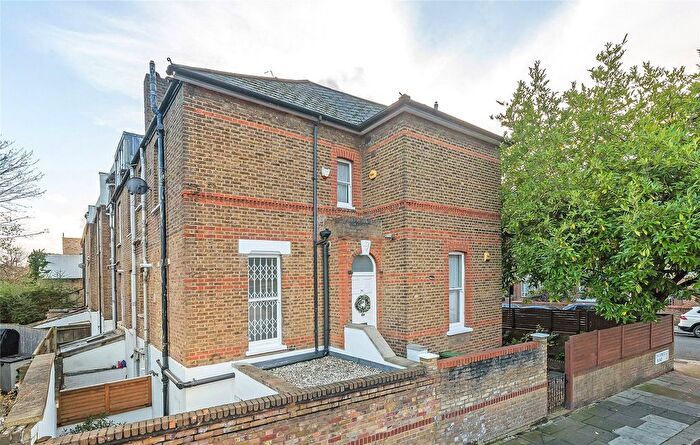 4 Bedroom Semi Detached House For Sale In Stowe Road, Shepherds Bush, London, W12