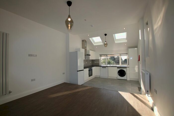 3 Bedroom Flat To Rent In Holland Road, Kensal Rise, London, NW10