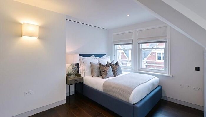 2 Bedroom Flat To Rent In Duke Street, Mayfair, London, W1K